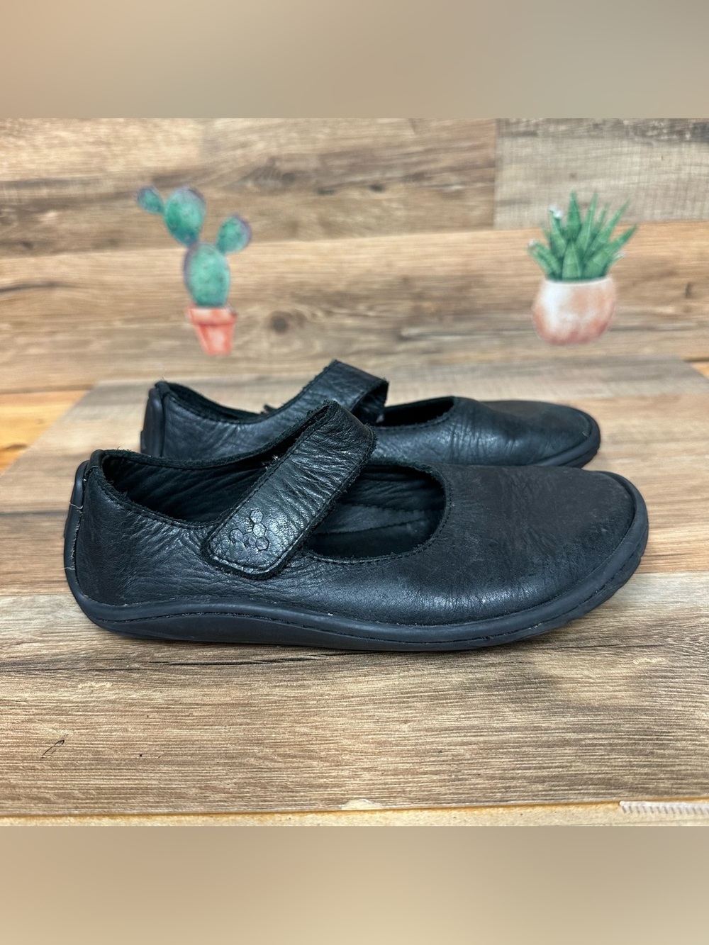Vivo Barefoot ADDIS WYN KIDS black leather shoes size 12